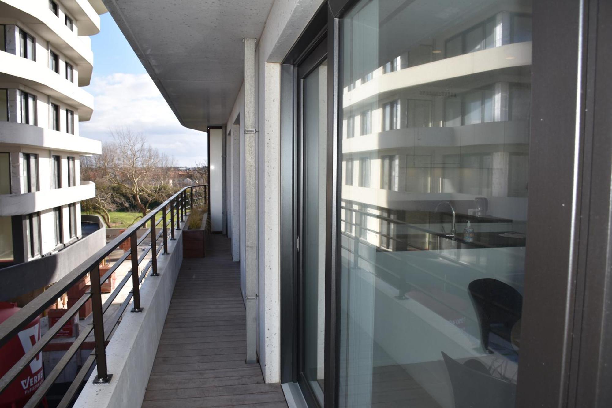 Lichtrijk 2-Slaapkamerappartement Met Zeezicht En Gratis Parking Ostend Luaran gambar