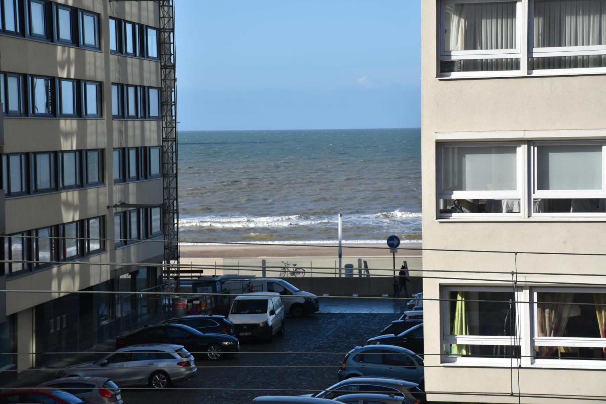 Lichtrijk 2-Slaapkamerappartement Met Zeezicht En Gratis Parking Ostend Luaran gambar